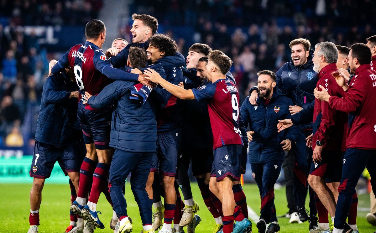 El cuerpo médico celebra una victoria con la plantilla del Levante UD